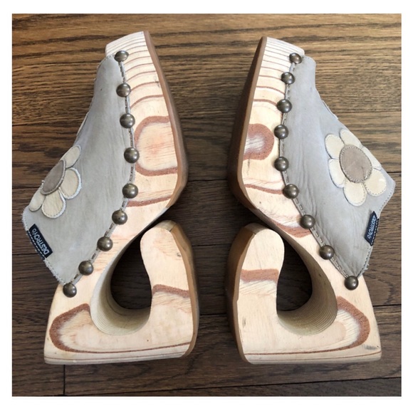 VTG 90s Aldo Carved Wood Wedges, Clogs, Platform Sandal - Picture 2 of 7